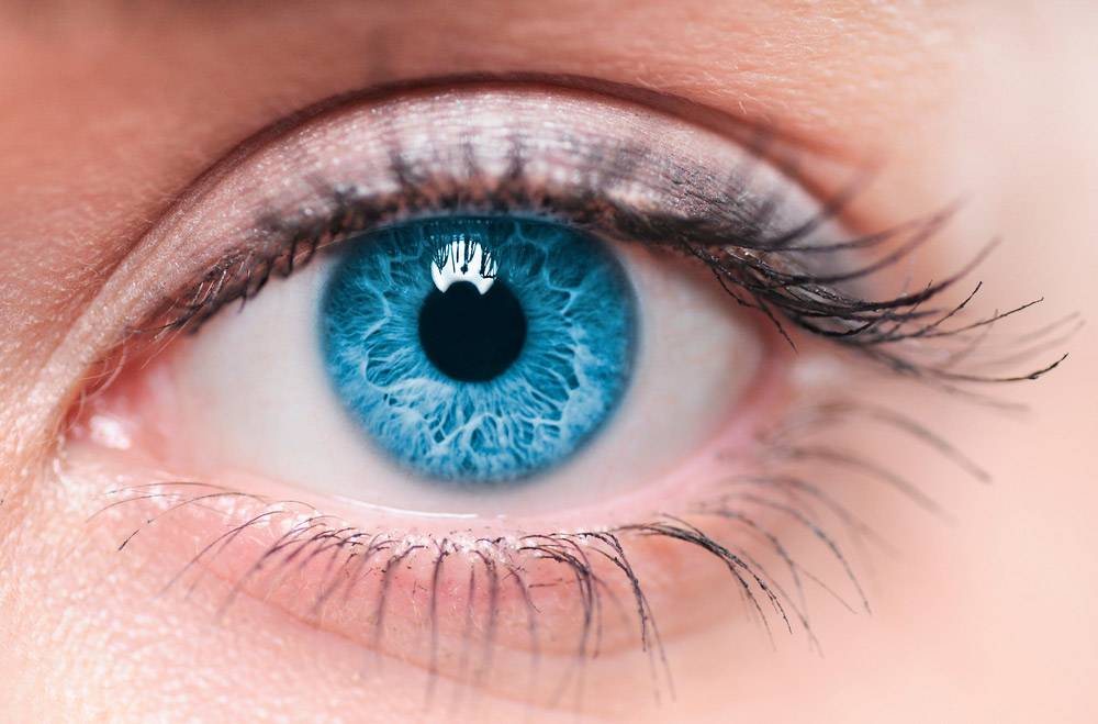 Как подобрать цветные линзы на голубые глаза?