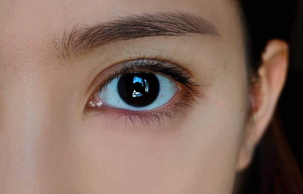 Как подобрать цветные линзы на черные глаза?