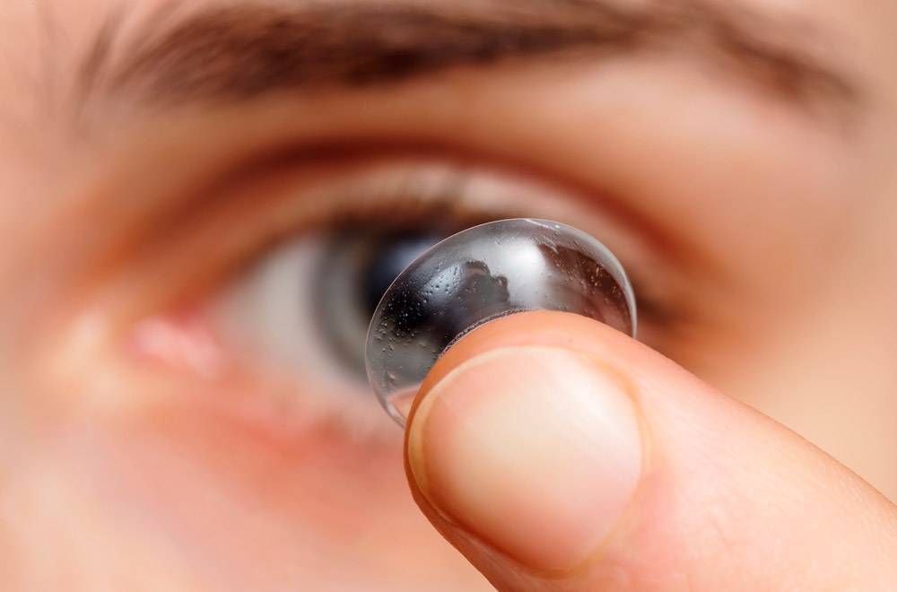 Почему мутнеют контактные линзы?