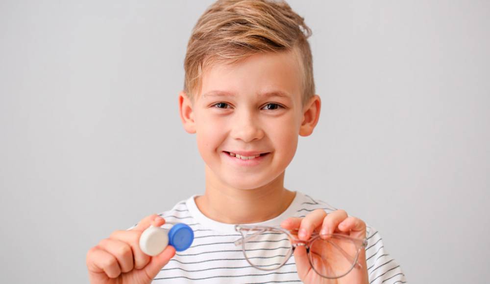 Можно ли носить контактные линзы детям?