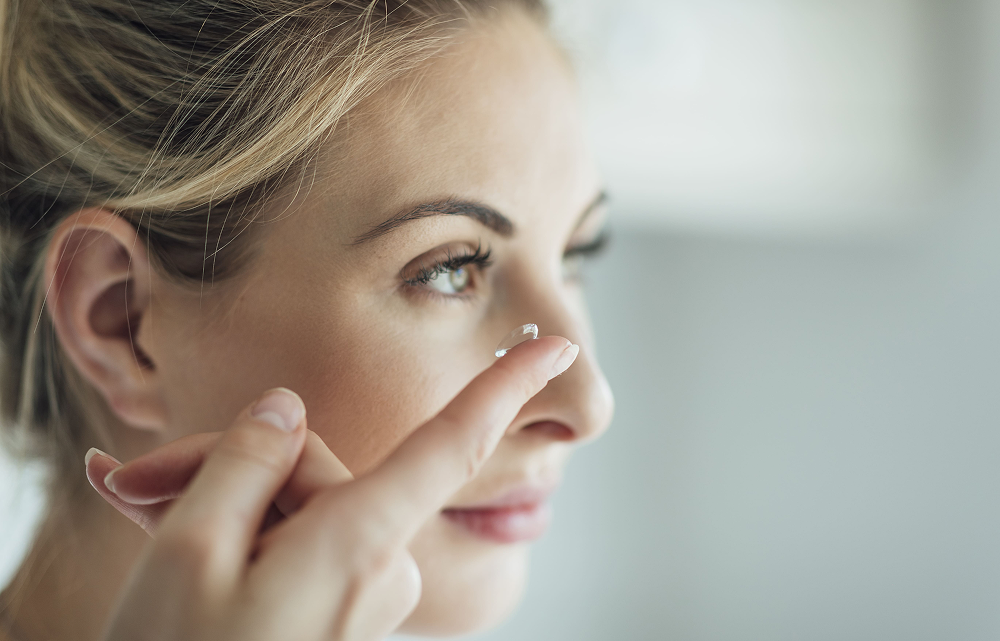 Почему мутнеют контактные линзы?