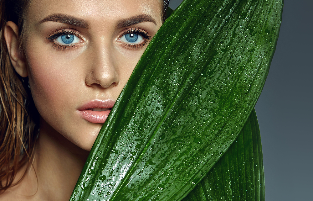 Как использовать косметику вместе с контактными линзами?